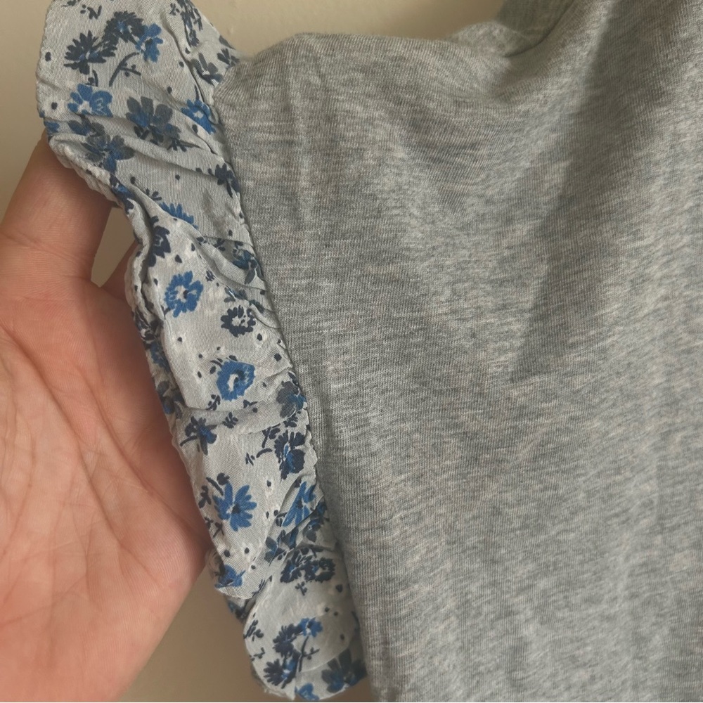 Uniqlo x Studio Sanderson Floral Ruffle Sleeve Gray Tee - Size L - Picture 3 of 4